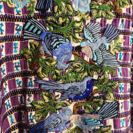 Guatemala / birds embroidery huipil