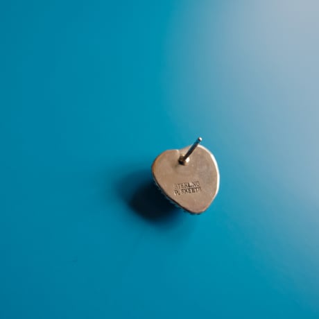 navajo / heart motif onyx pierce