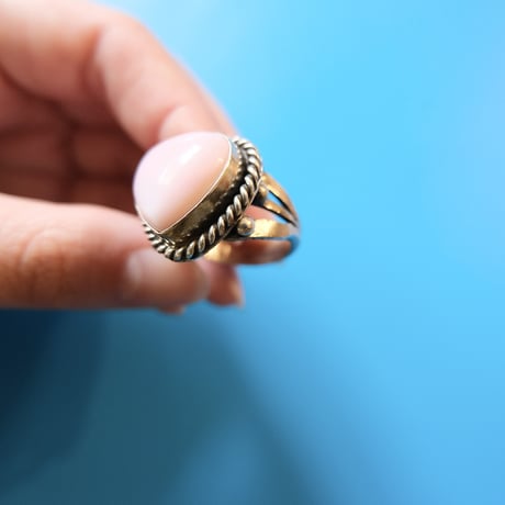 navajo / “heart” conch shell ring