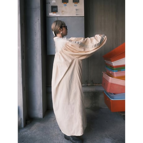 MURPHY ROBES / volumey gown
