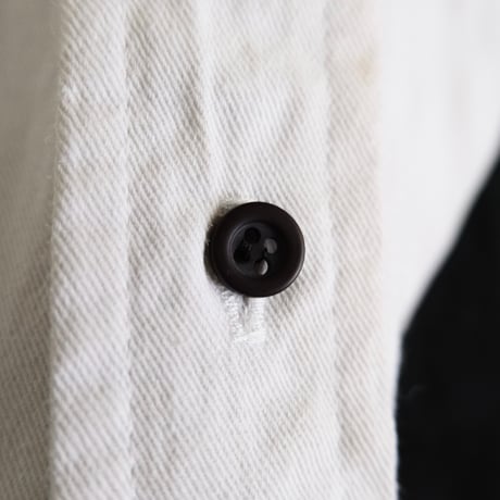 monotone stand collar shirt