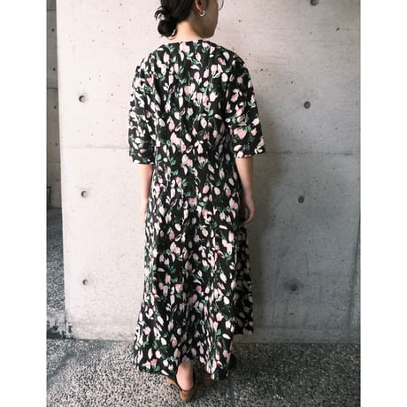 “MARNI” neck ribbon black×flower print dress
