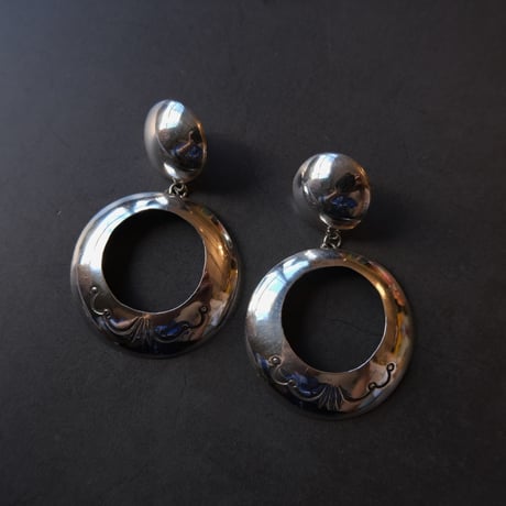 navajo / circle motif pierce