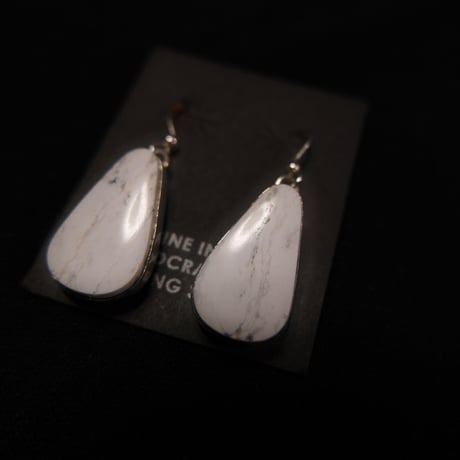 indian jewely / "white buffalo" drop shape pierce