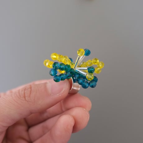 lili by SERI / beads flower ear cuff