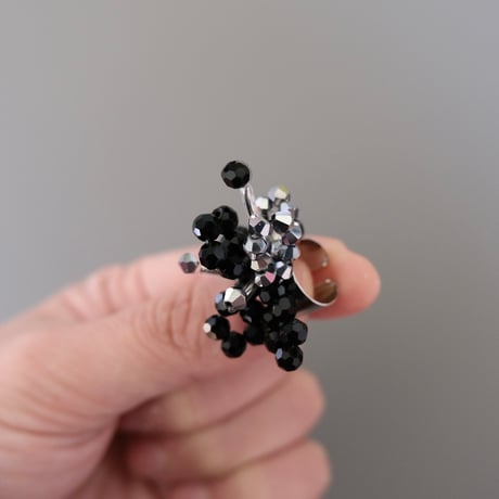 lili by SERI / beads flower ear cuff