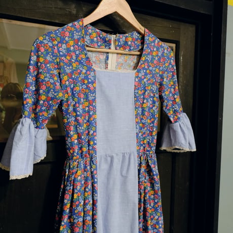 70s vintage bell sleeve dress