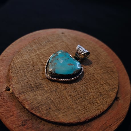 navajo / heart pendant top / turquoise