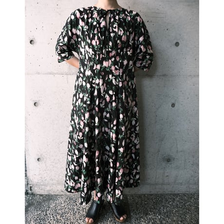 “MARNI” neck ribbon black×flower print dress