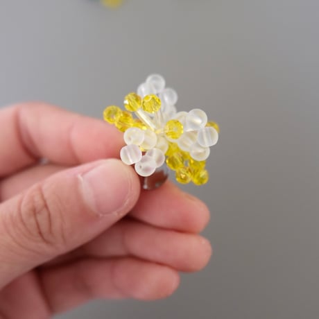 lili by SERI / beads flower ear cuff