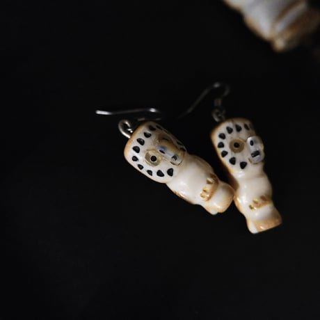 ZUNI / “owl” fetish necklace and pierce