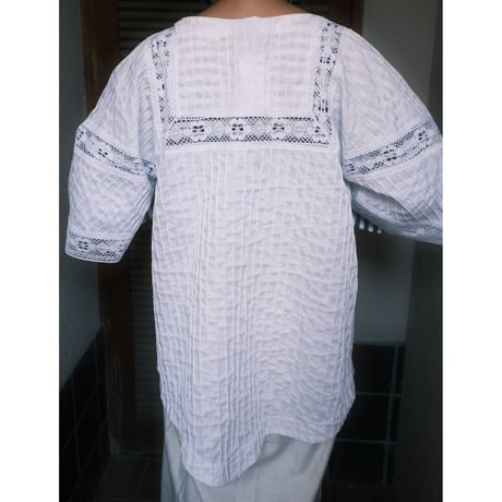 white cotton tops