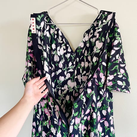 “MARNI” neck ribbon black×flower print dress