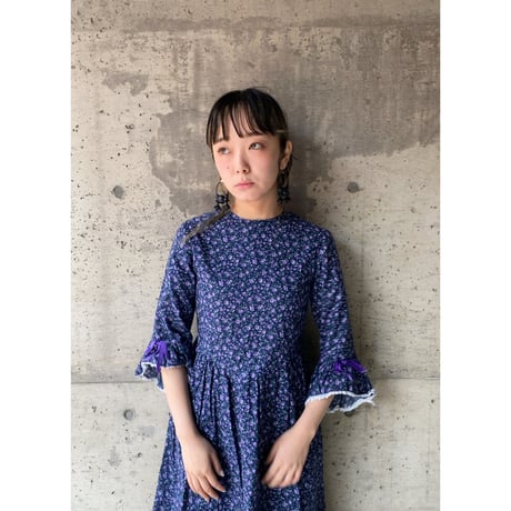 70s bell sleeve flower print dress