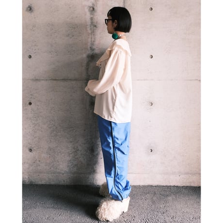 frill blouse / ivory