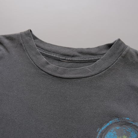90s "Earth" print tee / black