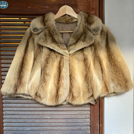 unknown / fur cape