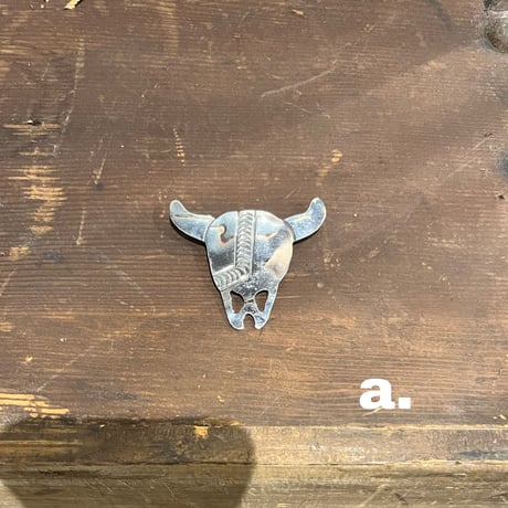 navajo "MelvinFrancis" buffalo skull silver brooch (pendant top)
