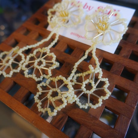 lili by SERI / flower drawing  "cream yellow"