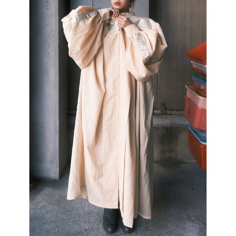 MURPHY ROBES / volumey gown