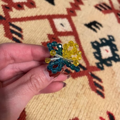 lili by SERI / beads flower ear cuff