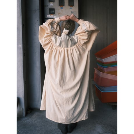 MURPHY ROBES / volumey gown