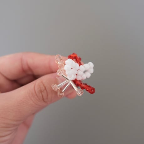 lili by SERI / beads flower ear cuff