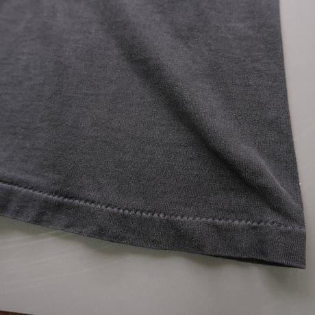 90's old print tee / black