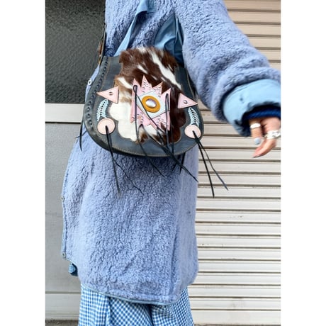 special item / leather shoulder bag