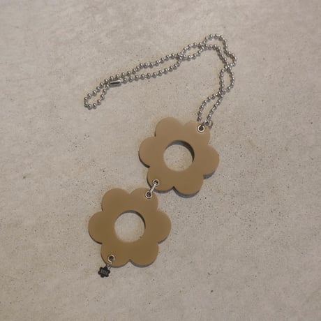 lili by SERI / silhouette series / flower necklace