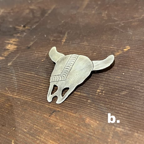 navajo "MelvinFrancis" buffalo skull silver brooch (pendant top)