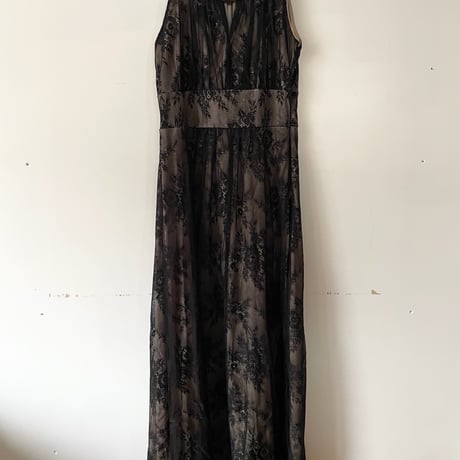 no-sleeve lace dress “black”