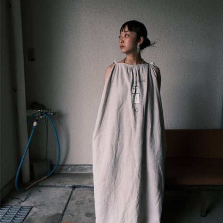 eski.  original remake linen dress / beige / plain