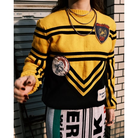 cheer knit with wappen / yellow × black