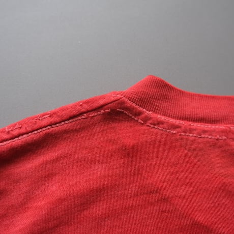 old print tee / red