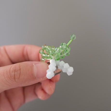 lili by SERI / beads flower ear cuff