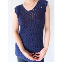 hand knit vest with pins / navy