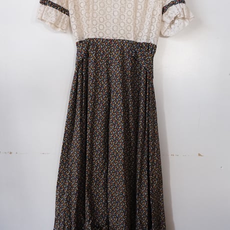 vintage / lace × flower dress