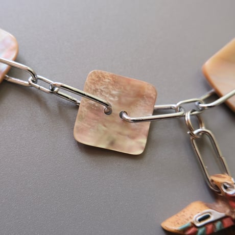 eski. original shell chain choker "totem pole"