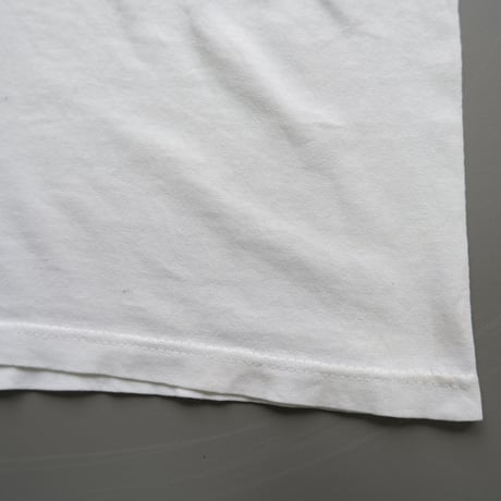 90s old print tee / white