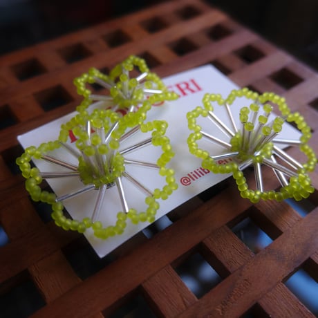 lili by SERI / flower drawing "green" ear cuff type