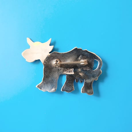 Indian jewelry / “cow” silver brooch