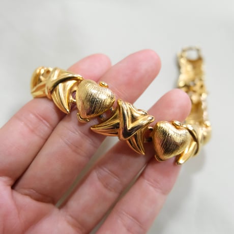 heart motif gold bracelet