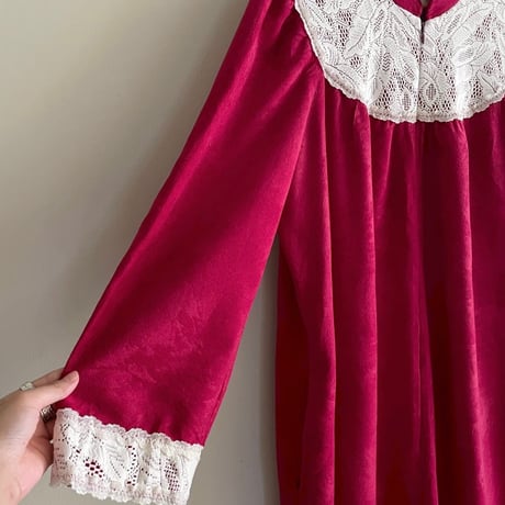 velours dress with lace