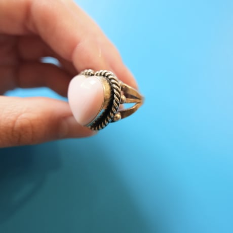navajo / “heart” conch shell ring