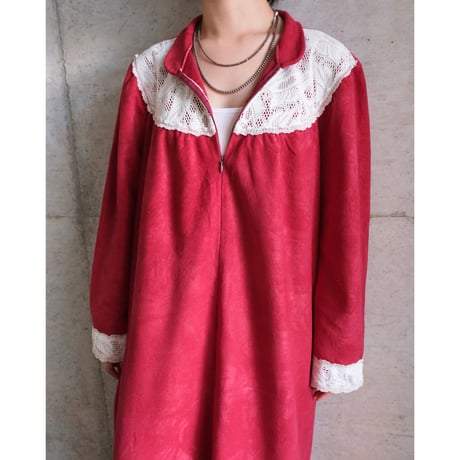 velours dress with lace