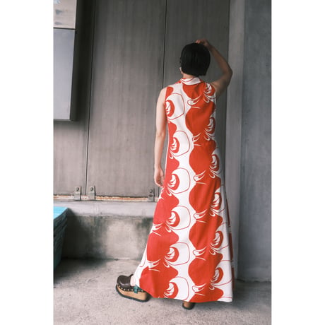 unknown / no-sleeve dress