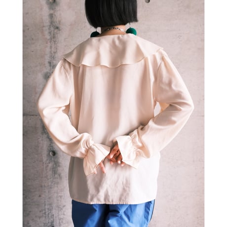 frill blouse / ivory