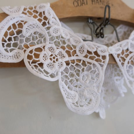 lace collar