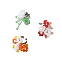lili by SERI / beads flower ear cuff